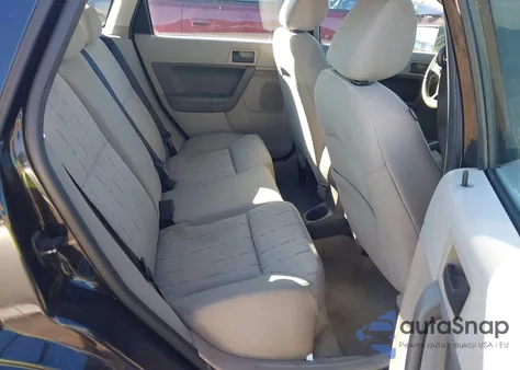 2010 Ford Focus Se z USA, uszkodzony, nr VIN 1FAHP3FN6AW168605